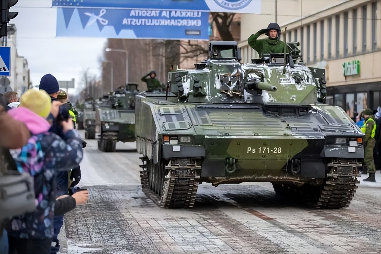 芬兰豹2a4坦克,芬兰援助乌克兰豹2坦克