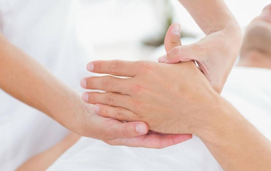 手指关节疼是艾滋病的症状吗,更年期有手指关节疼痛的症状吗