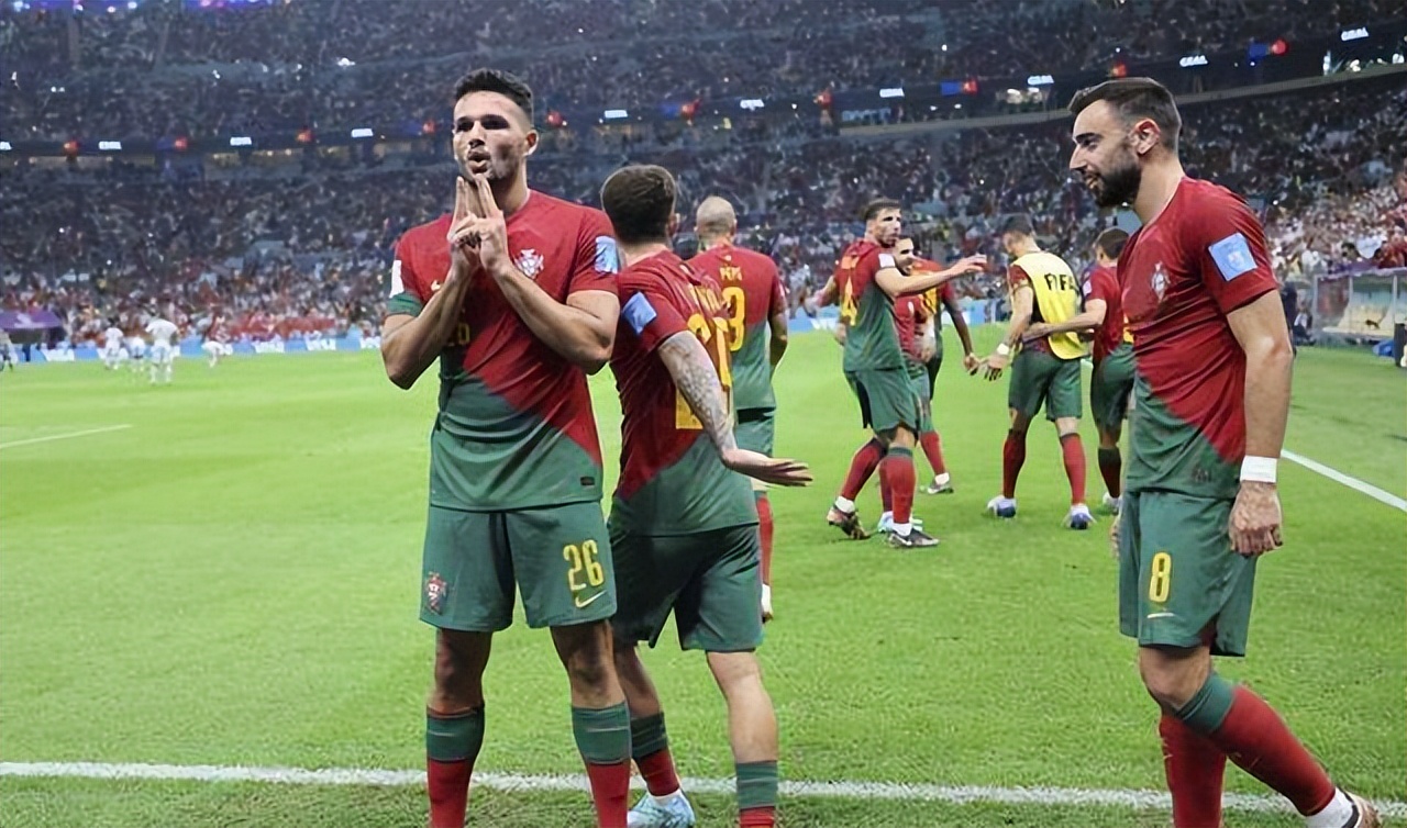 C罗替补，拉莫斯帽子戏法，39岁武僧进球，葡萄牙6-1血洗瑞士