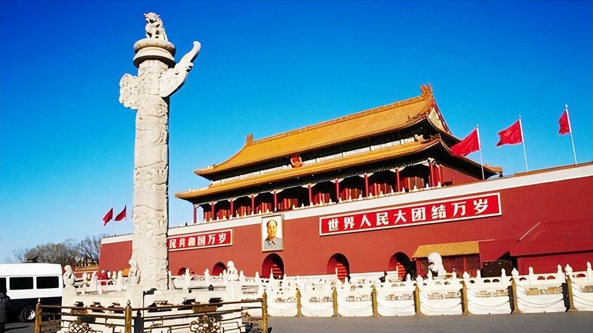 *安门天**除了毛主席画像，还悬挂着国徽，2019年曾发生过变化