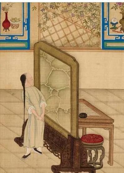 在这套20多万成交的*宫春**画中，清代贵族人家的家具陈设亮了