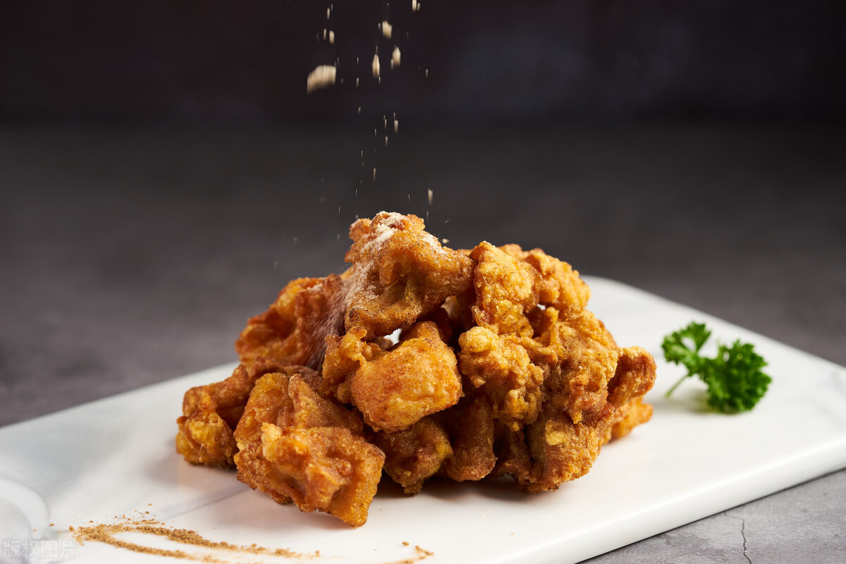 调糊油炸如何酥脆不腻,如何保持油锅炸的食品酥