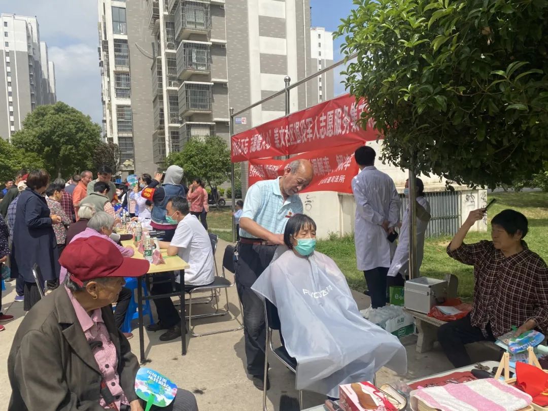 退休不褪色志愿服务暖人心,退役不褪色继续为人民服务