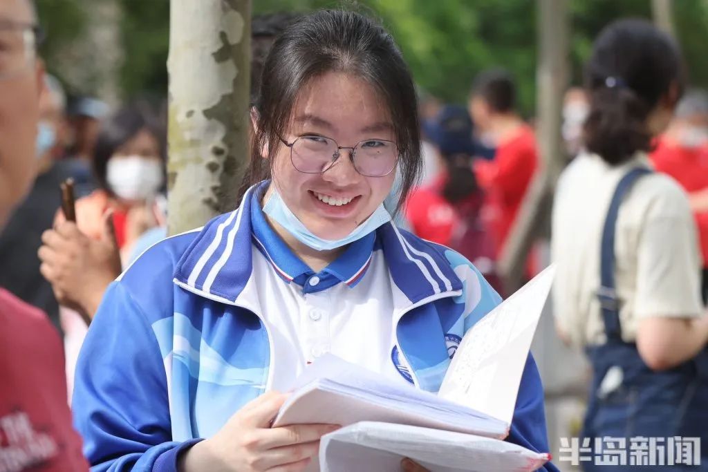 刚刚，青岛5万多勇士霸气走进战场！少年，此去何求？夺盛名、拔头筹、争魁首、独占鳌头！