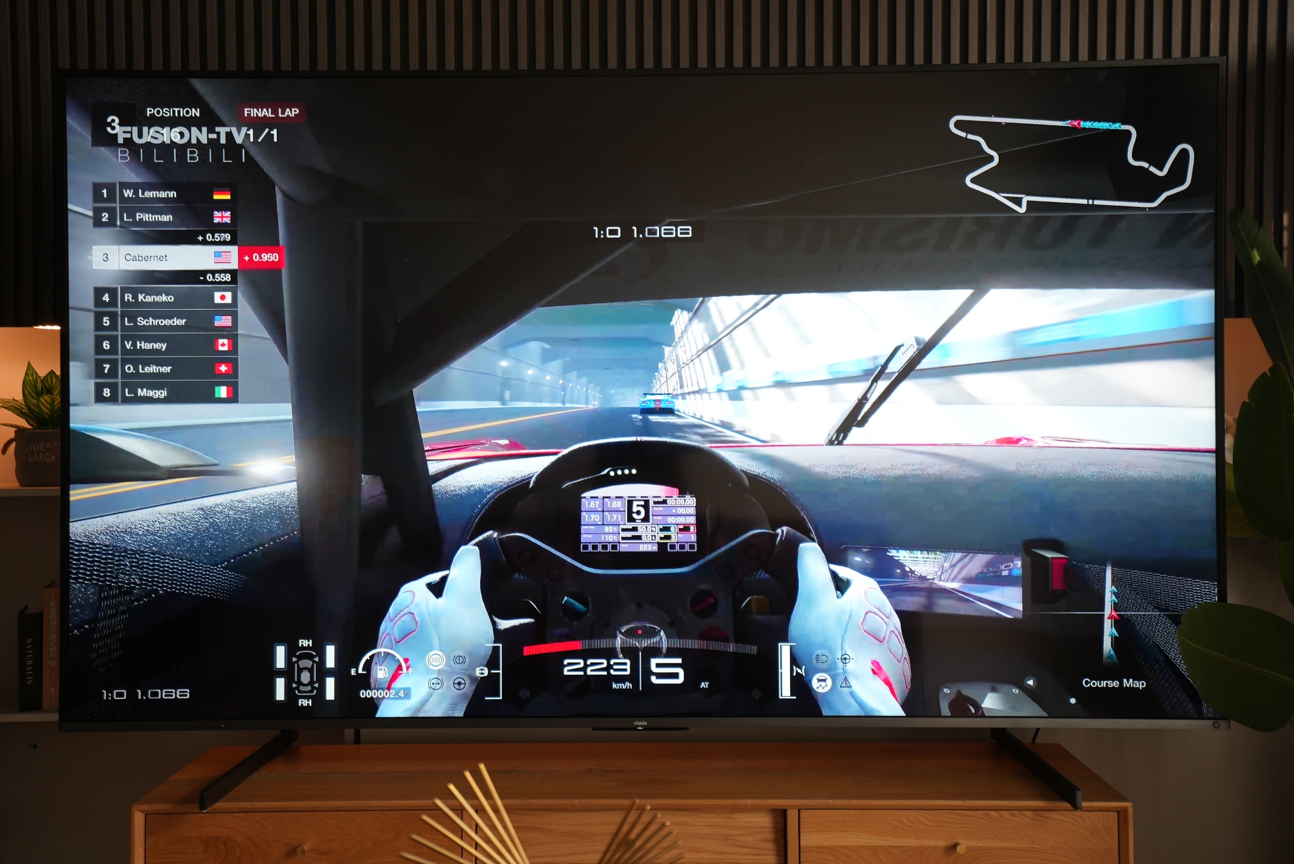 海信电视100寸效果图,家里有个影院