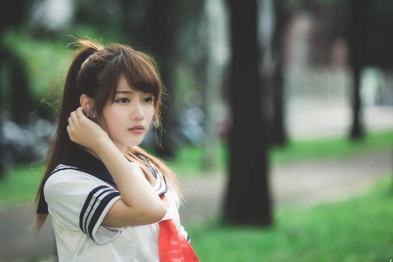 女性一直长痘痘是什么原因,下嘴唇下面长痘痘发红是怎么回事