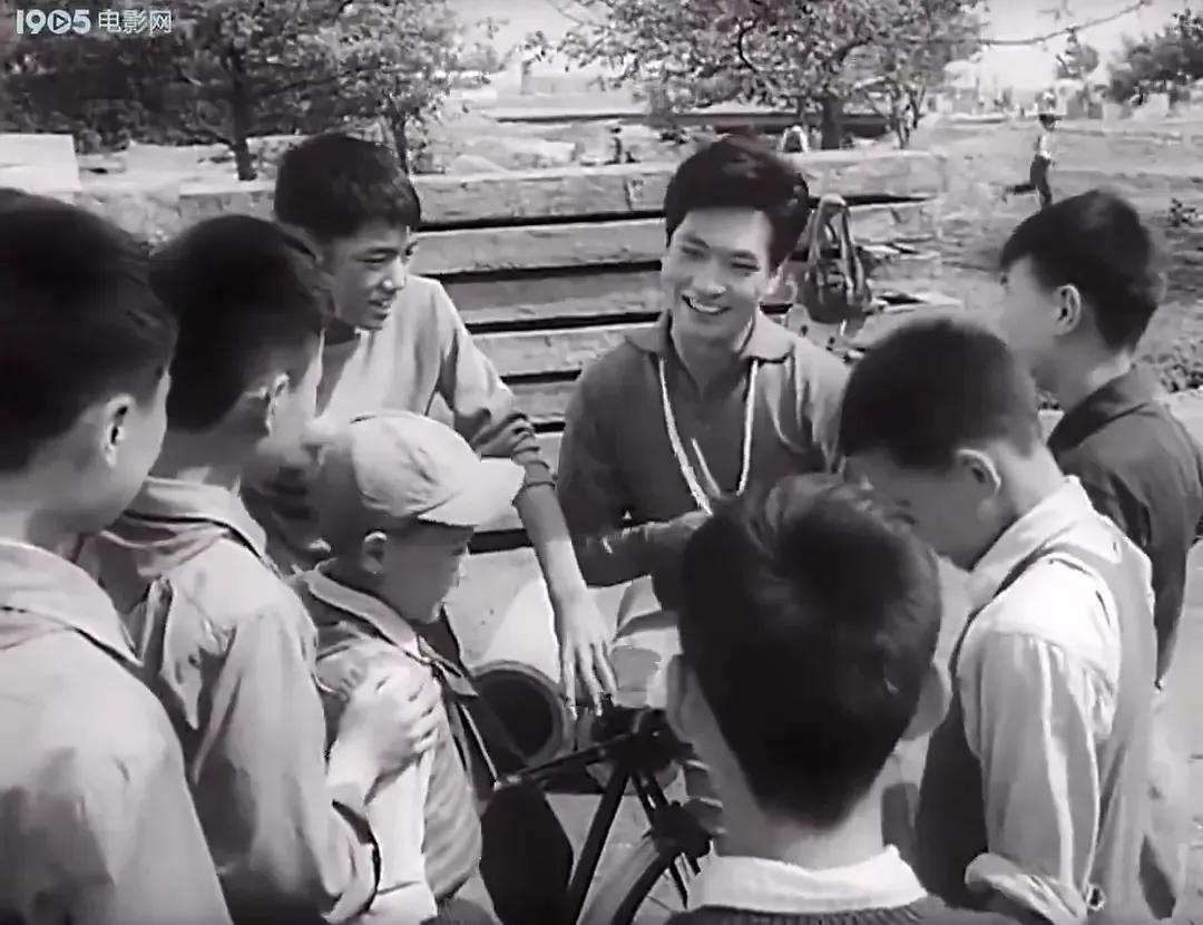 老电影海燕,老电影两个小足球队1956插曲