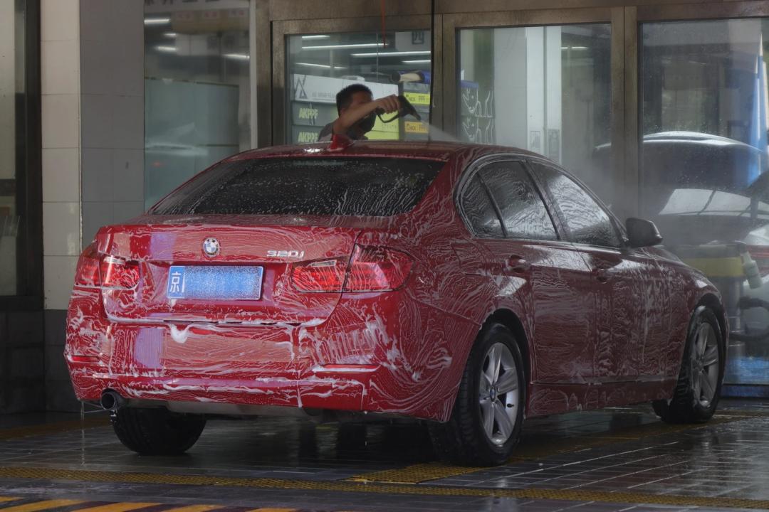 06年宝马320i二手的值得入手吗,二手宝马320i保养需要多少钱