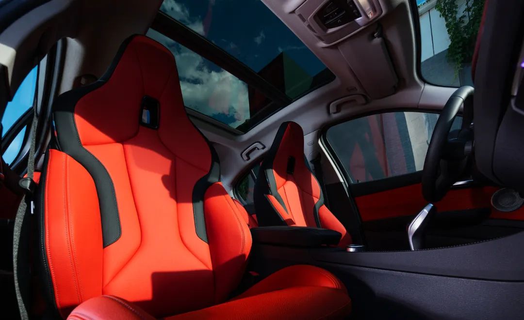 宝马x2和宝马1系对比,宝马1系和宝马x2的区别