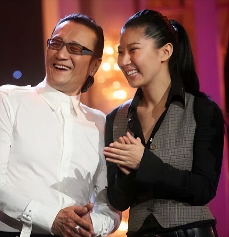 70岁香港摇滚教父夏韶声：情史胜过谢贤，与33岁女友只恋爱不结婚