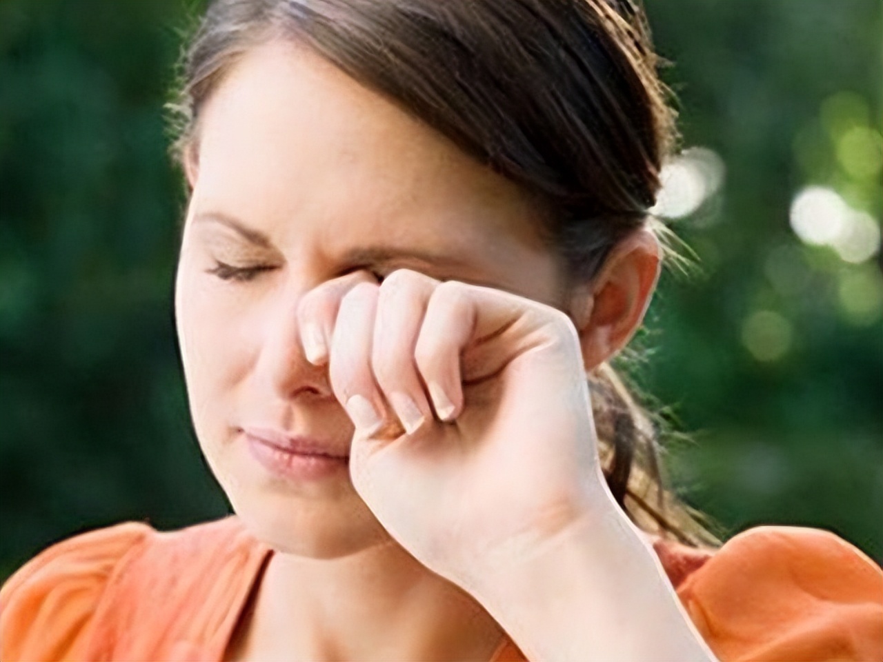 几块钱一瓶的炉甘石洗剂，虽不起眼，但可以改善这些常见病