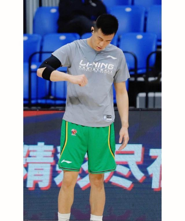 郭艾伦潘玮柏关系,郭艾伦颁奖典礼潘玮柏