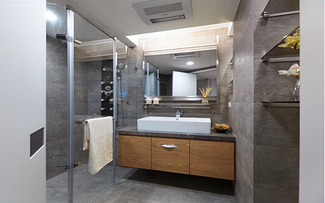 卫生间地面冒水什么原因,重庆维修地面冒水