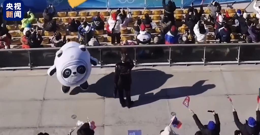 顶流冰墩墩遭人工拆除,顶流冰墩墩万众追捧