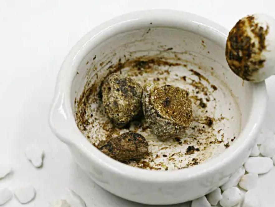 抹香鲸的粪便堪比黄金 (抹香鲸的排泄物真的是便便吗)