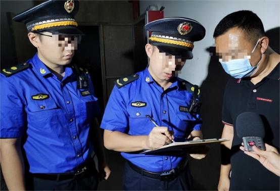 商铺门口挂国旗违法,店门前挂国旗违法吗