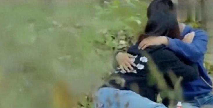 男子与妻子嬉戏时，发现妻子*处私**有伤痕，妻子：不小心被刺伤