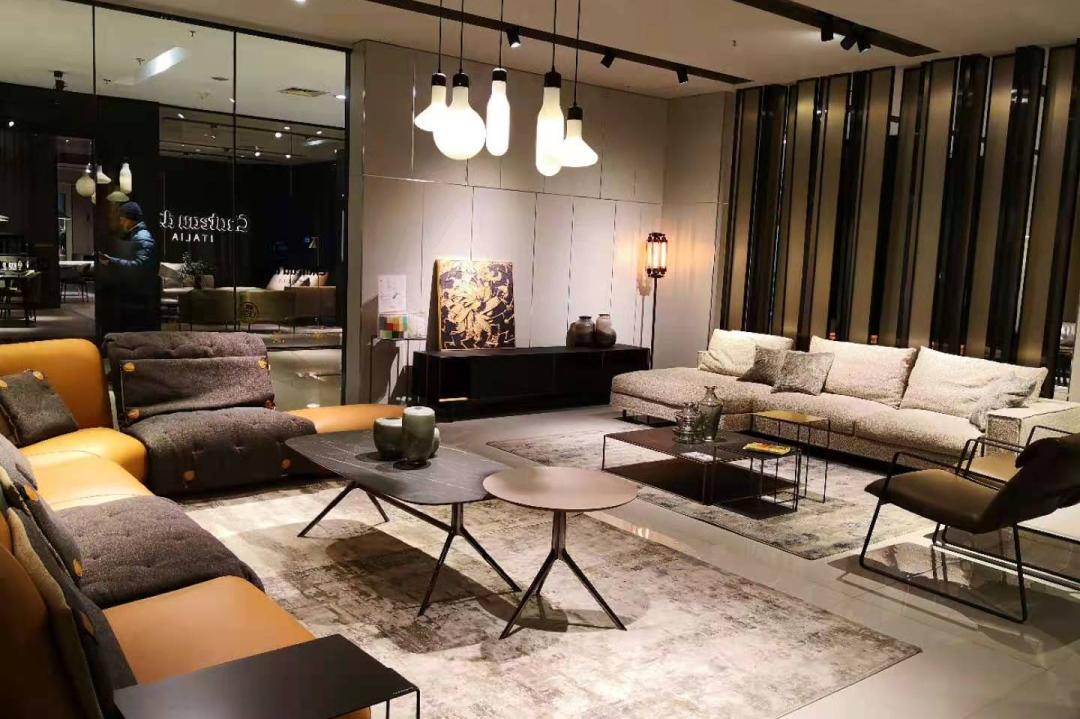 五一假期消费火热商业重拾烟火气,五一消费市场升温迅速显活力