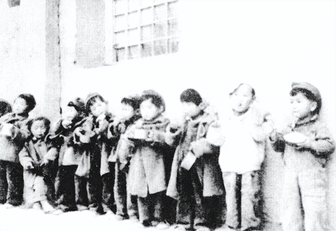 1942年宋庆龄给延安送去一台秤，毛主席连声称赞：这解决了大问题