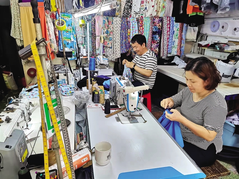 海口大同里！“定制衣服生意火爆，一天收定金1.5万元”6平米铺面月租高达4000多元