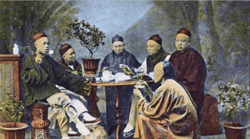 日军兽行：当着男人的面玷污了女儿，临走还残忍割下妻子乳房