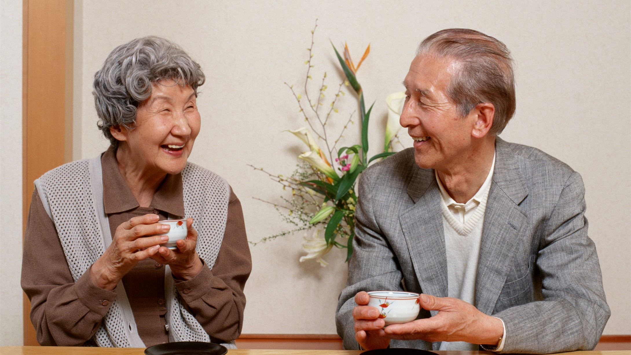 岳母生日全家去酒店庆祝,女婿偷偷买单溜走,拒绝再登岳父母家门