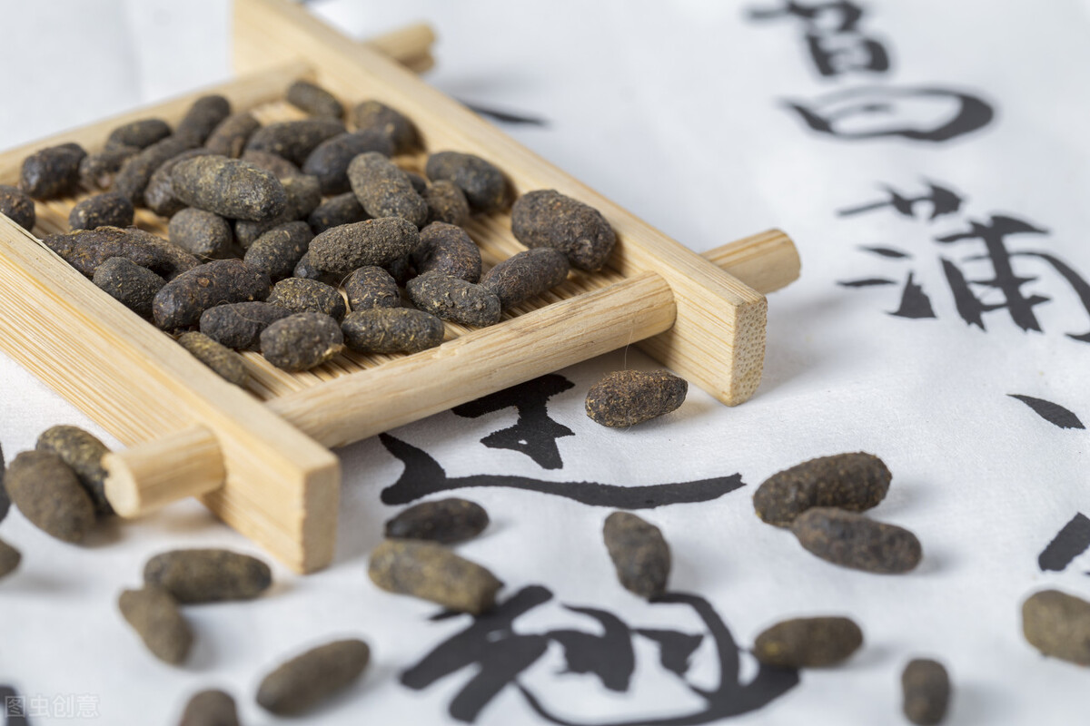 姨妈的血偏黑是怎么回事,月经暗红偏黑有血块中医辩证