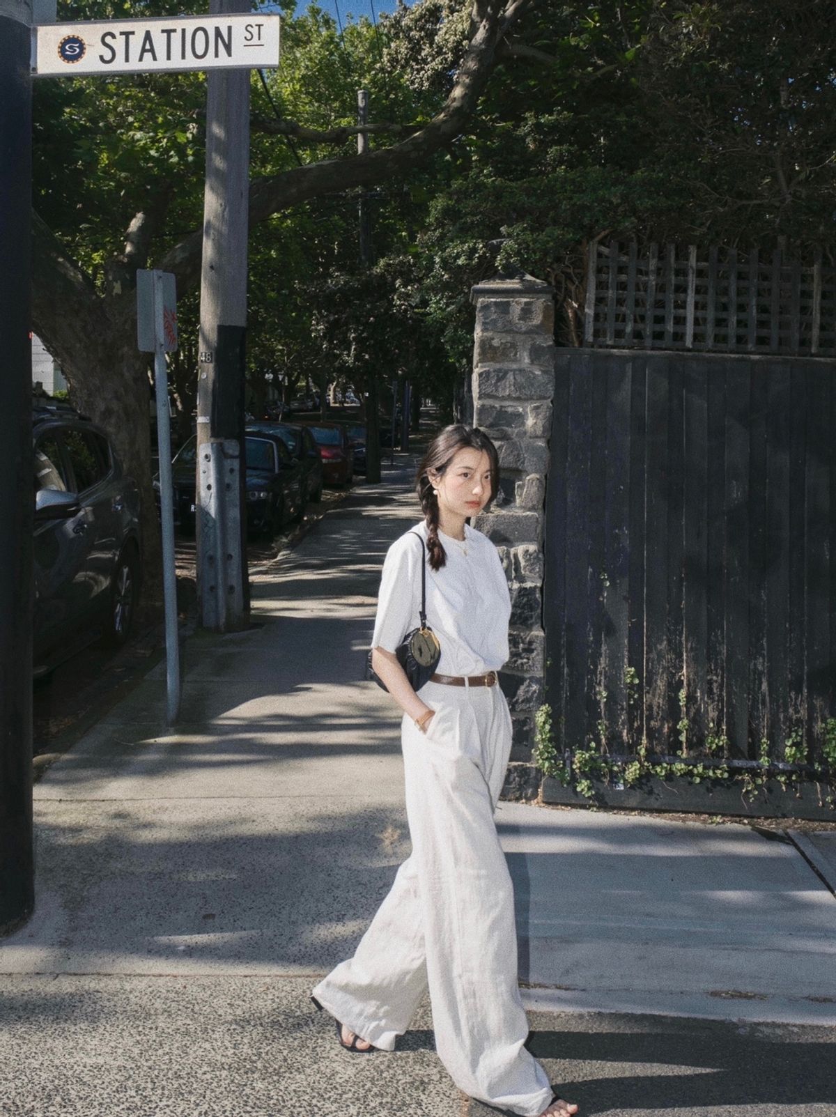 夏天穿什么颜色的t恤显瘦显白,男生夏天染什么颜色显白