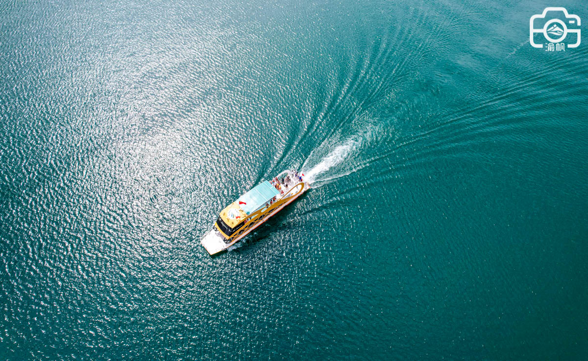 天山天池风景区里西王母瑶池,天山博格达峰下的天池介绍