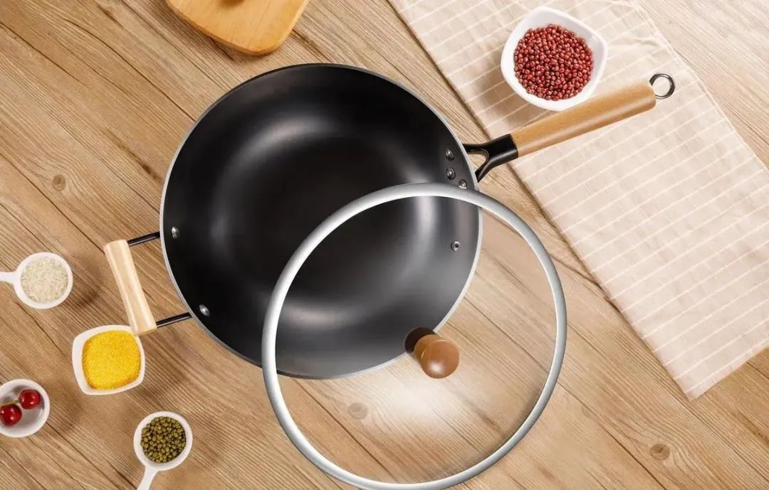 新买的铁锅怎么做以后才会不粘锅,刚买的铁锅怎么用才不粘锅