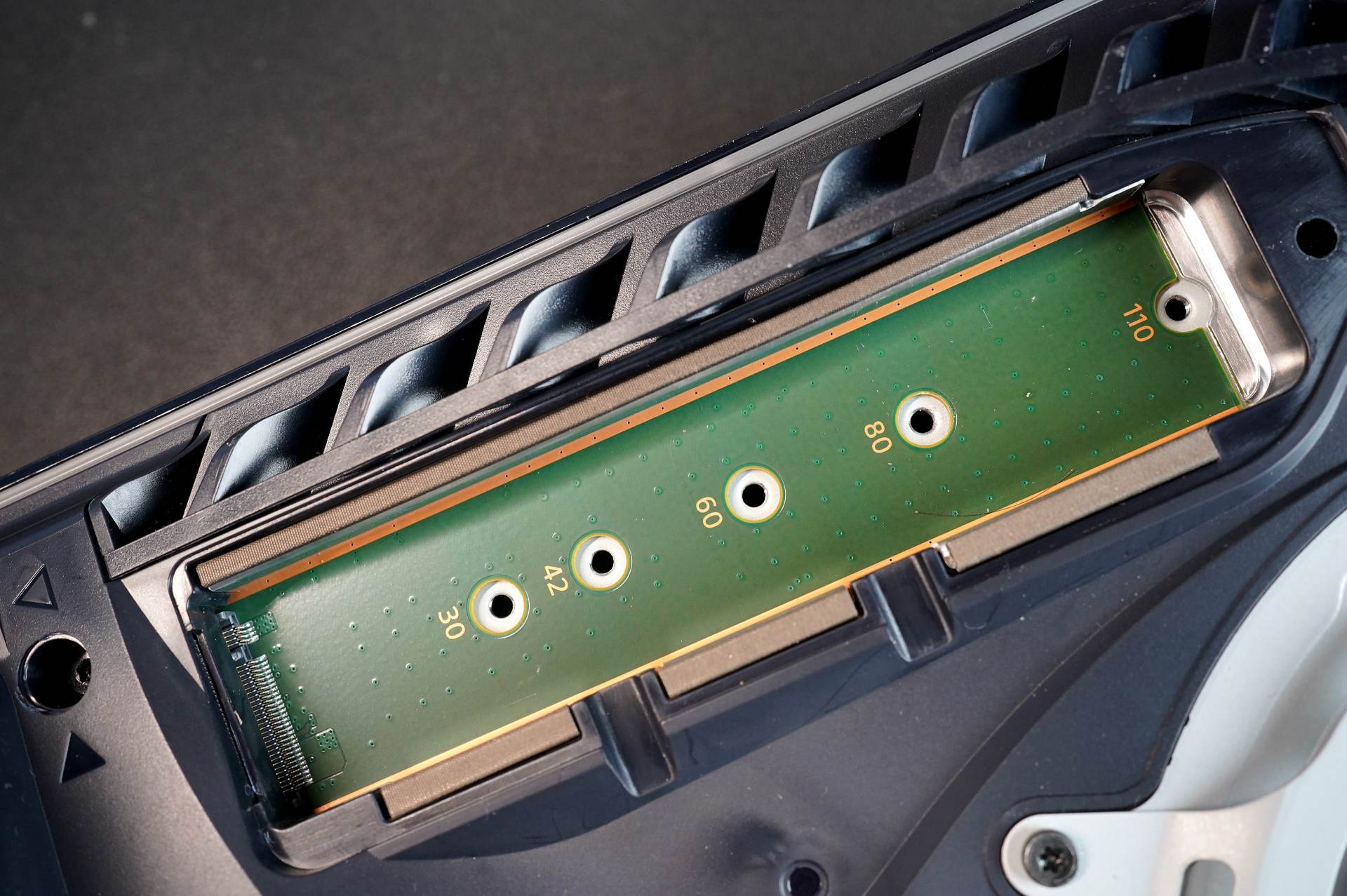 ps5怎么安装扩容硬盘,ps5扩容硬盘怎么装