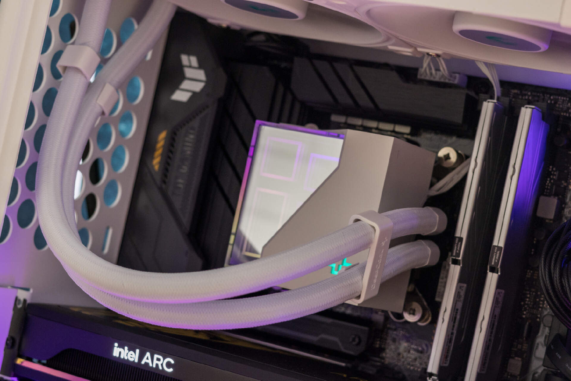 matx机箱和itx机箱对比,itx主机和matx主机哪个好