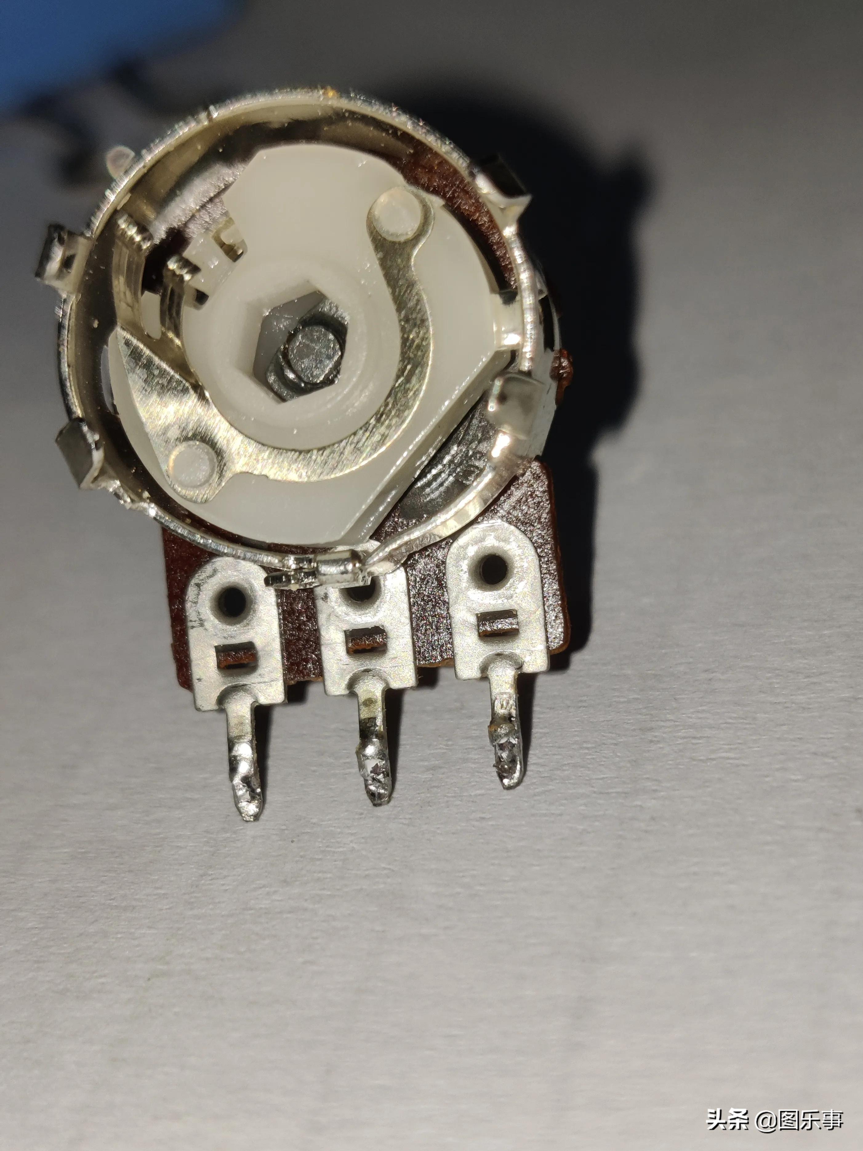 功放音响重音怎么调,功放左右声道音量不一样怎么修