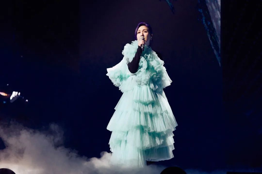 放下来活下去杨千嬅,杨千嬅坚强勇敢的时候