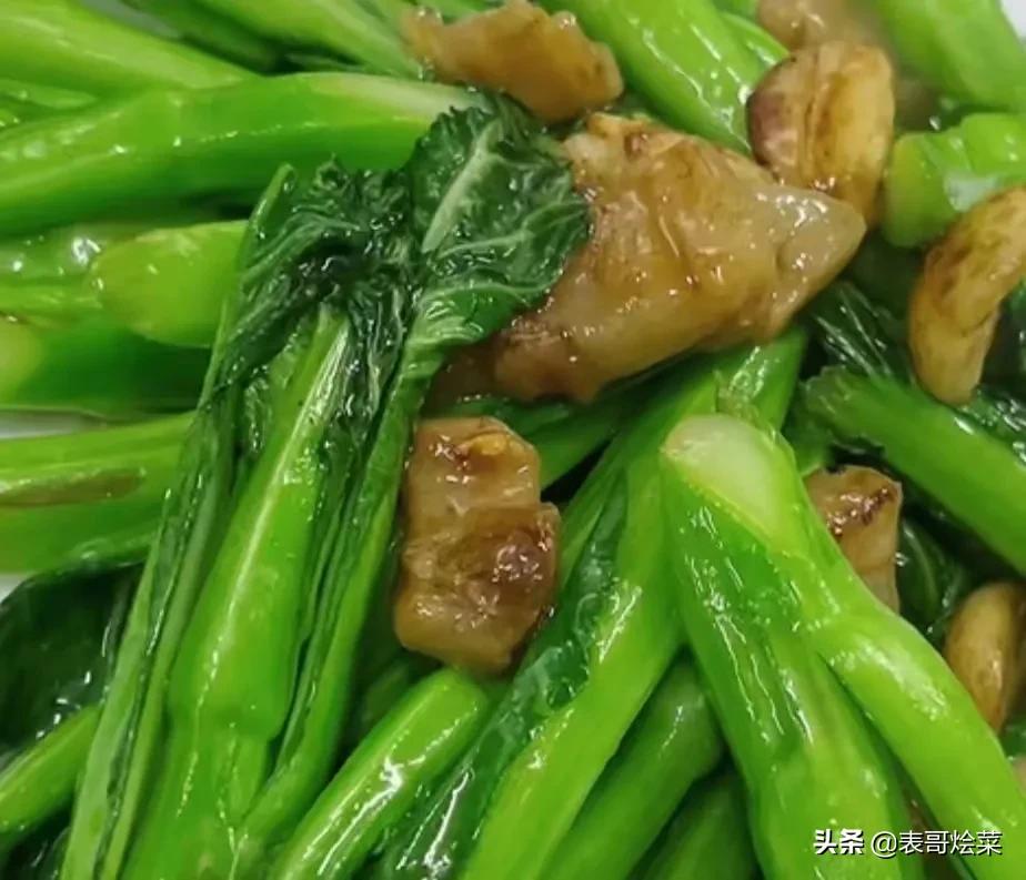 300人大锅青菜怎么炒又嫩又绿,炒大锅菜青菜先加盐还是后加盐好