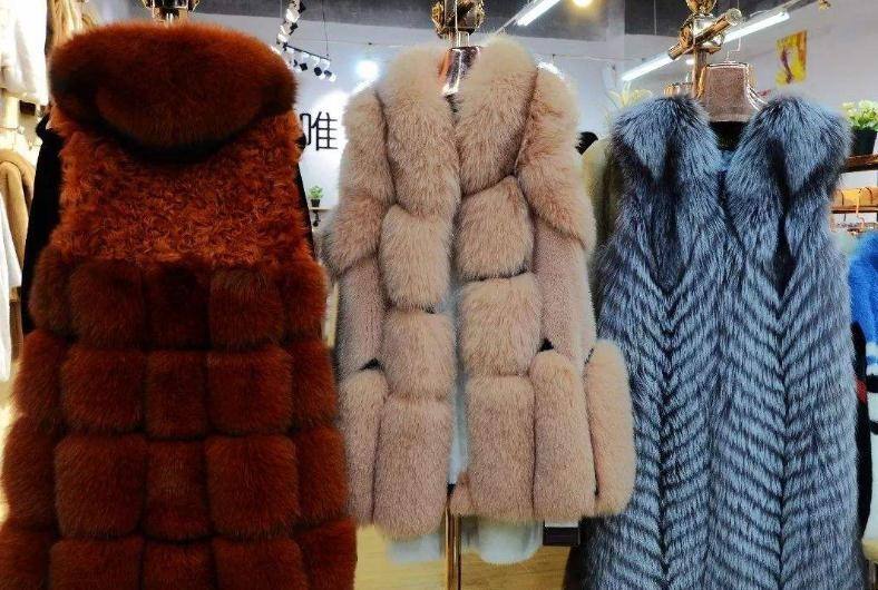 为什么穿皮草的人越来越少,为什么现在穿大衣的人越来越少了