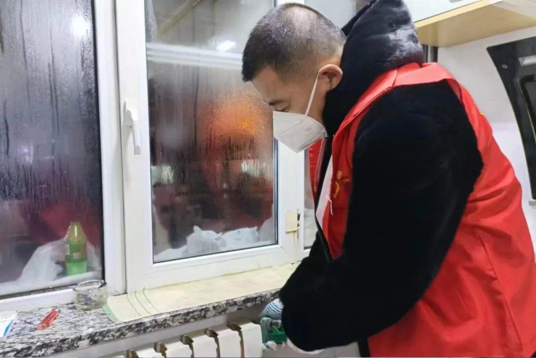 暖心服务小分队台账,暖心服务小分队忙碌在群众身边