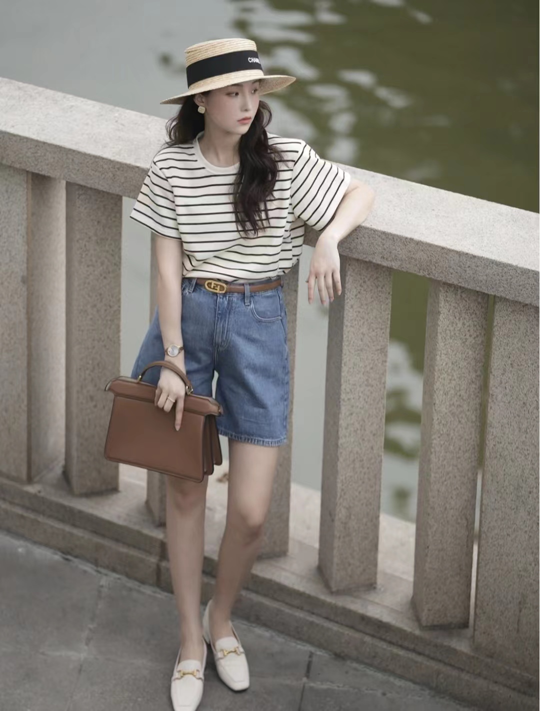 夏天短裤上衣搭配什么鞋子好看,白色短裤配什么上衣和鞋子好