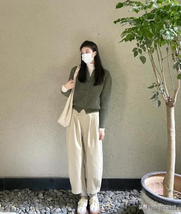 今年最洋气的阔腿杏色裤春秋新款,女款杏白加绒裤