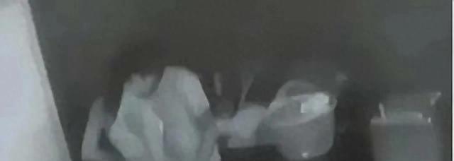 女教师欺骗黑人，说他不能再这么做了！淫秽视频曝光，外国崇拜！