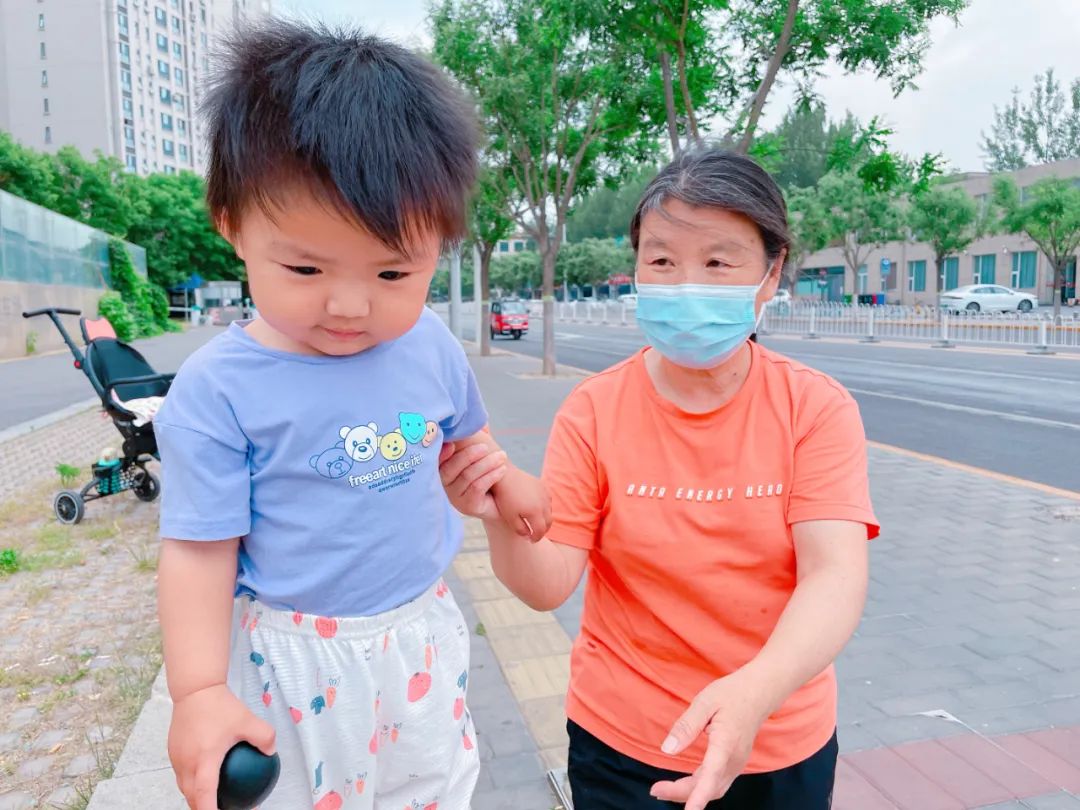 7月份人来人往街道,7月北京人山人海