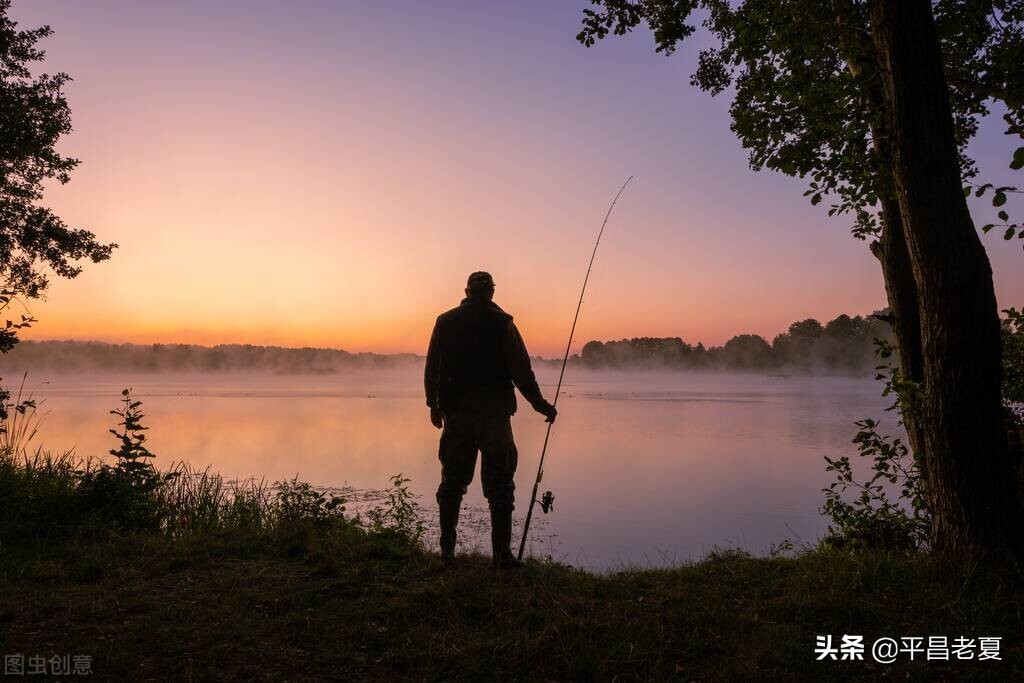 钓鱼常用的碳素鱼竿有哪些潜在隐患？碰到高压电线瞬间化为碳丝