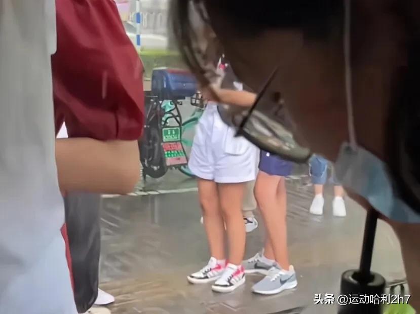 做核酸遇到局部大雨,做核酸遇大雨