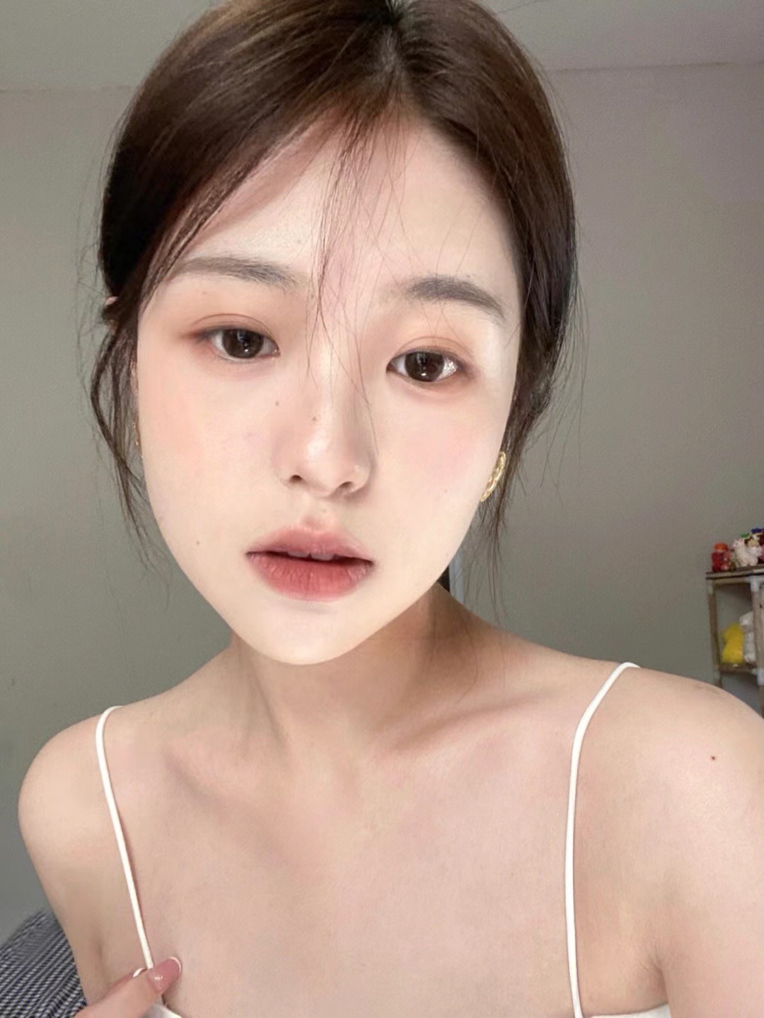 脸上有痘痘怎么化妆才能遮得住,脸上长痘痘适合用什么化妆