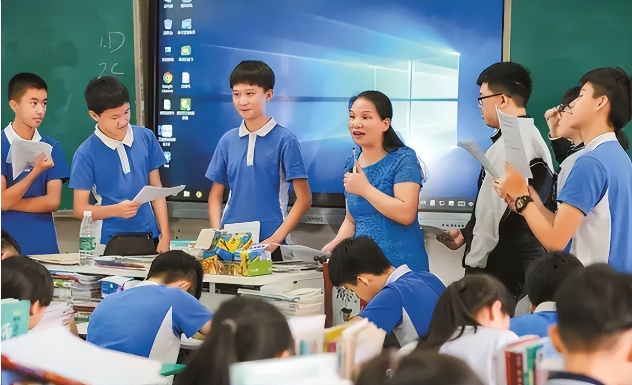 深圳底层工资一般多少钱,2022年深圳打工一般工资多少钱