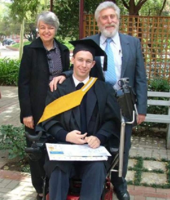 幽灵男孩马丁卧床14年,幽灵男孩马丁患病卧床