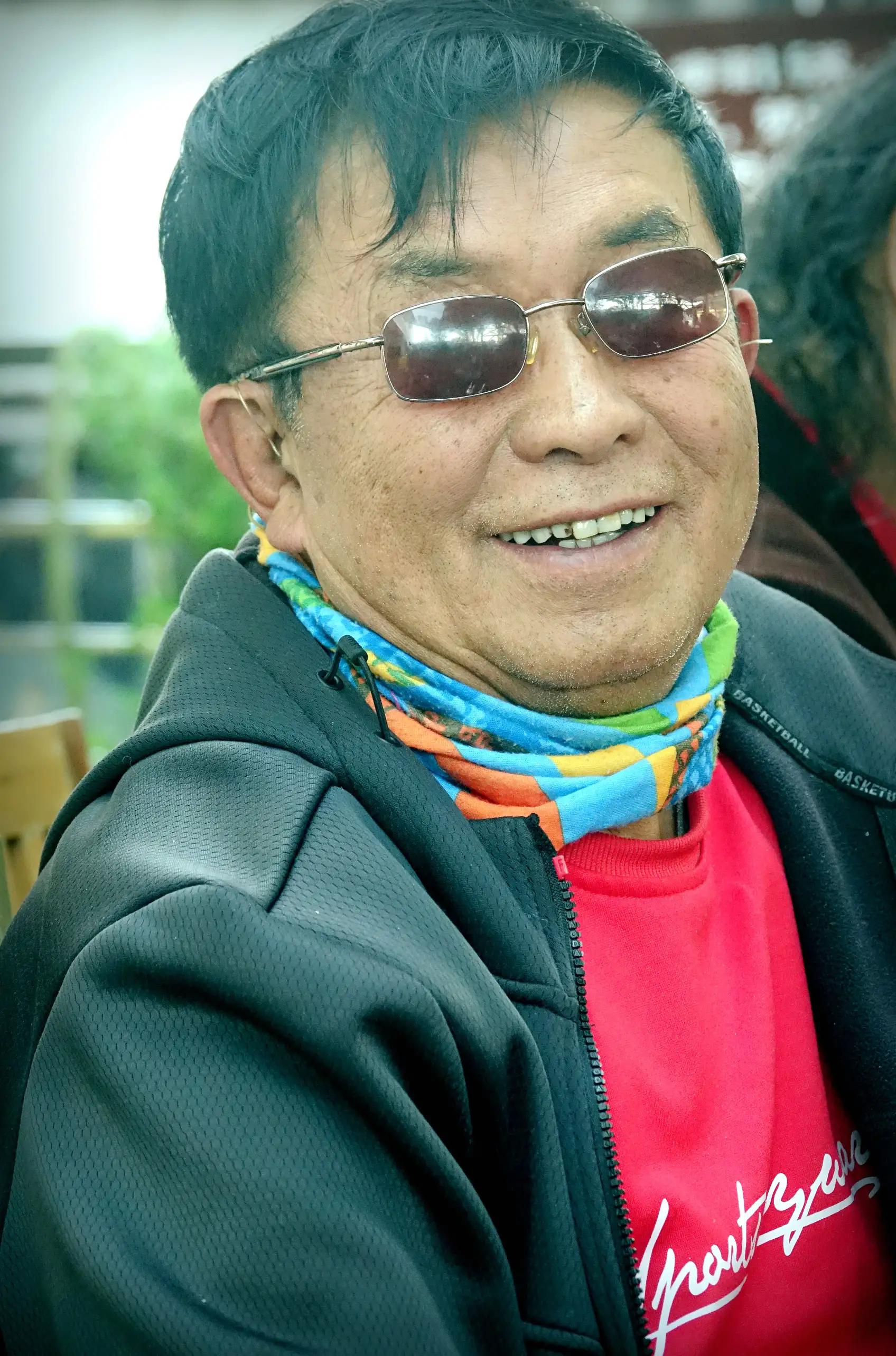 纪实：辞别三年疫情老友聚会祝贺教授新书文坛添花