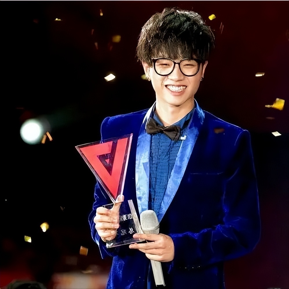 央视为什么要给华晨宇面子,央视对华晨宇的态度