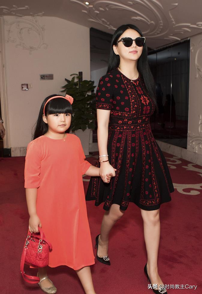 虎父无犬女！10岁朝鲜千金气场太强，1万2儿童外套穿出大佬范