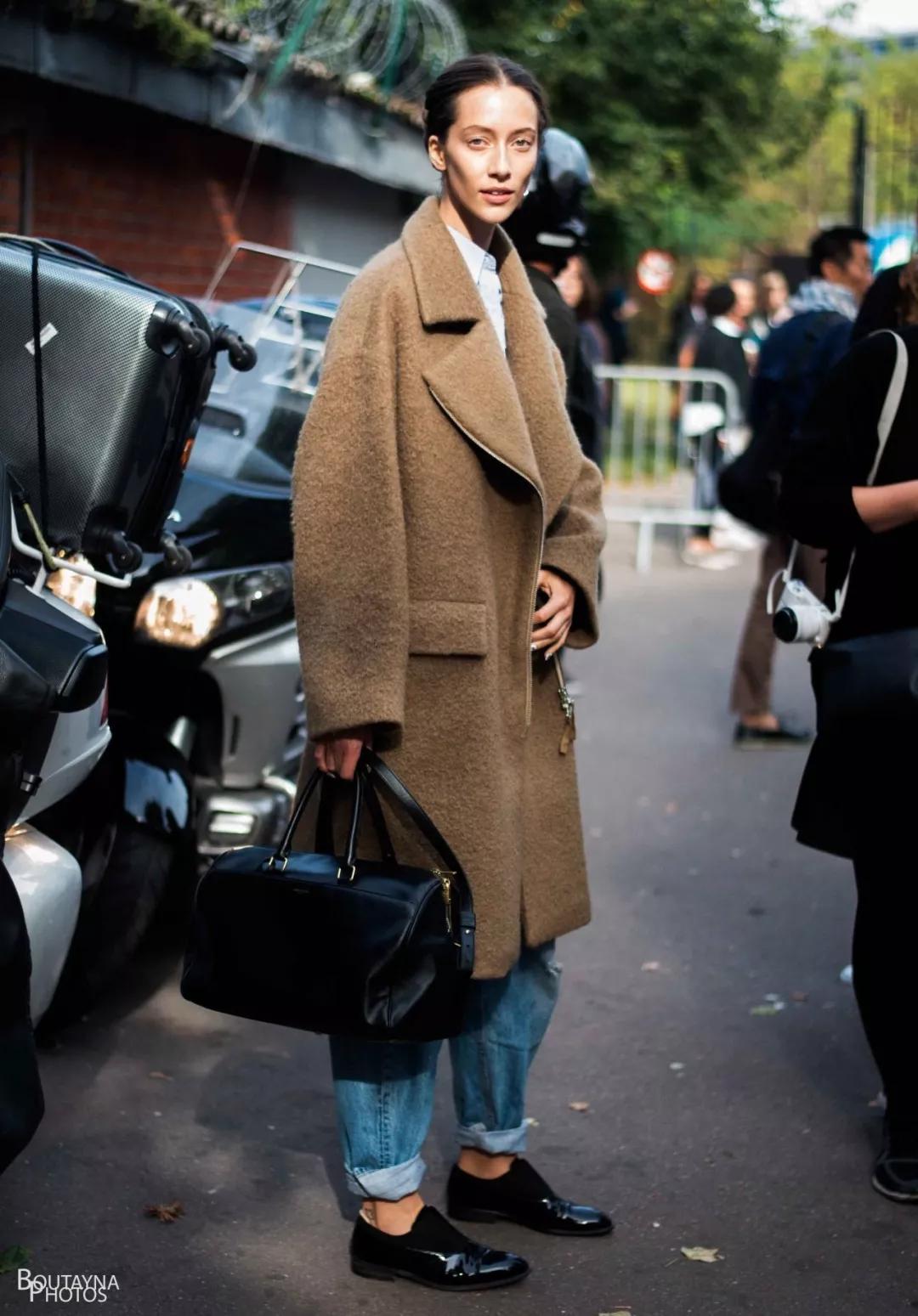 驼色外套内搭什么色彩打底,158梨形身材驼色大衣搭配高级感